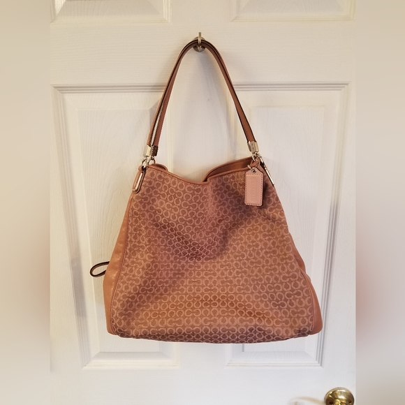 Coach Handbags - Coach Madison Needlepoint Shoulder Handbag Op Art Fabric Leather Trim Rose